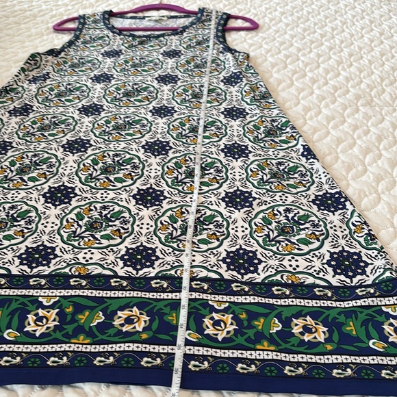 Max Studio Navy and yellow Medallion Sleeveless Shift Dress Flows and stretches - Picture 6 of 8